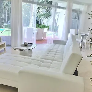 Vivaldi Boutique Jardines Del Mar Marbellac